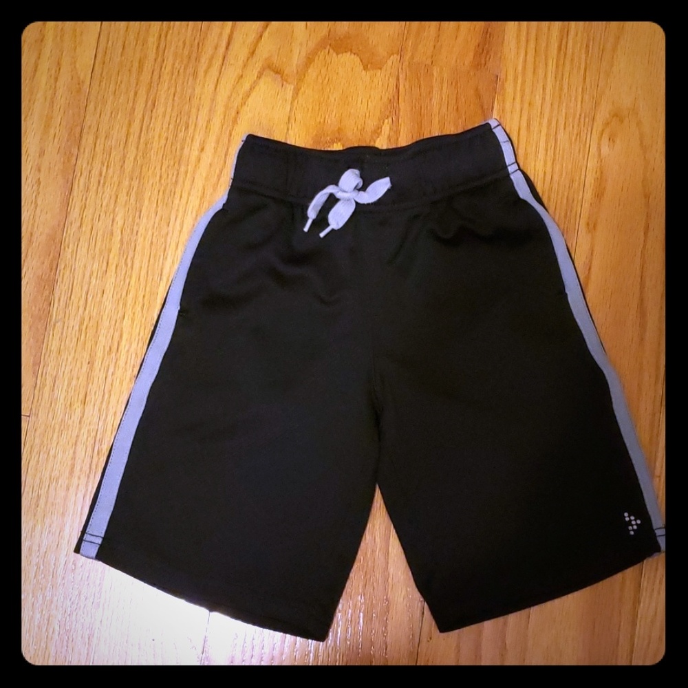 Gymboree black active mesh shorts